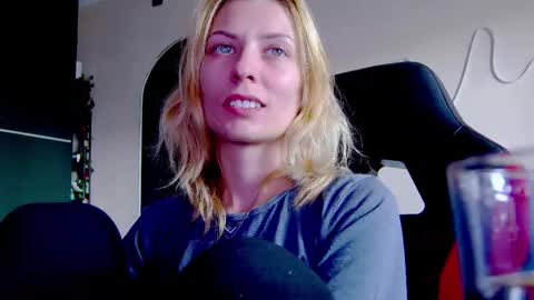 Snapshot of karoline121 chatting on October 1, 11:59 am karoline121 online show from October 1, 11:59 am