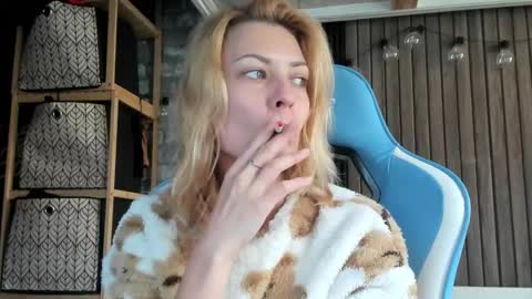 Snapshot of karoline121 chatting on September 25, 7:51 am karoline121 online show from September 25, 7:51 am