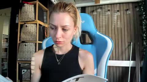 Snapshot of karoline121 chatting on September 24, 6:56 am karoline121 online show from September 24, 6:56 am