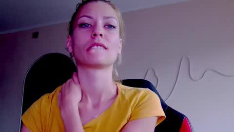 Snapshot of karoline121 chatting on October 15, 6:16 am karoline121 online show from October 15, 6:16 am