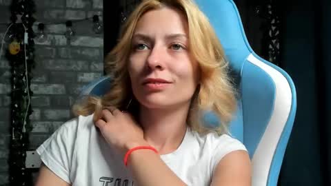 Snapshot of karoline121 chatting on September 19, 8:30 pm karoline121 online show from September 19, 8:30 pm