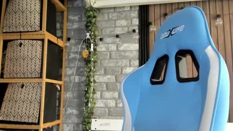 Snapshot of karoline121 chatting on September 29, 9:36 am karoline121 online show from September 29, 9:36 am