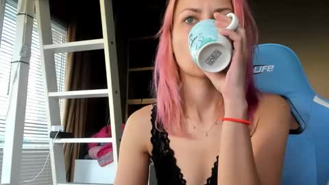 Snapshot of karoline121 chatting on October 23, 9:48 am karoline121 online show from October 23, 9:48 am