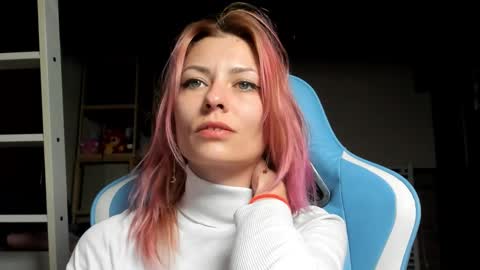 Snapshot of karoline121 chatting on October 25, 7:21 pm karoline121 online show from October 25, 7:21 pm