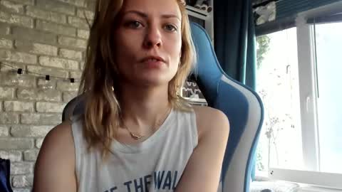 karoline121 online show from December 18, 8:19 am