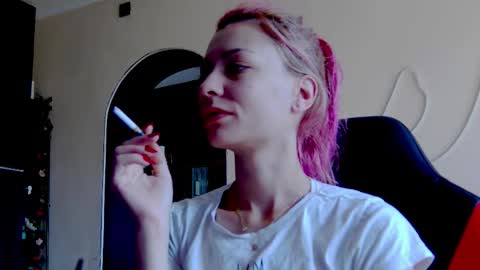 Snapshot of karoline121 chatting on October 19, 9:22 am karoline121 online show from October 19, 9:22 am