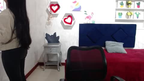 Snapshot of karolineburnx chatting on October 24, 5:25 am Isa online show from October 24, 5:25 am