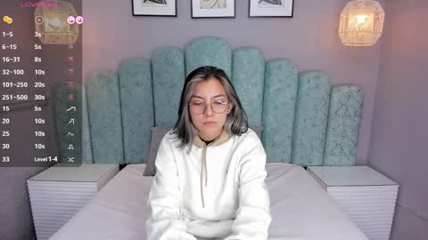 Karol Santos online show from December 13, 12:17 pm