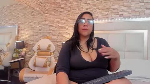 karolwestt online show from September 17, 1:31 pm