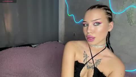 Kira online show from August 3, 4:01 pm