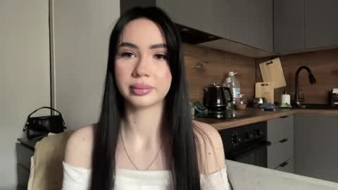 Izzy online show from June 1, 9:22 am