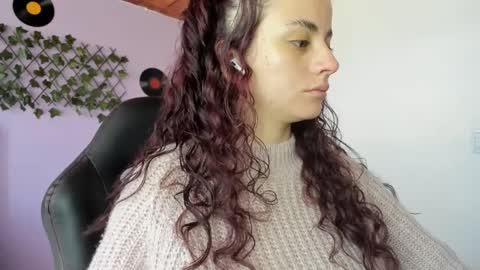 kassandra james online show from December 17, 1:05 pm