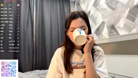 Snapshot of kassandrataulbee chatting on October 29, 8:40 am Kira online show from October 29, 8:40 am