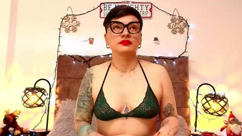 kat paradisse online show from December 19, 6:55 pm