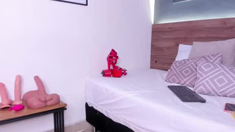 kataleya_miller_ online show from September 15, 8:05 pm