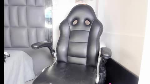 kataleya_west online show from May 15, 11:40 pm