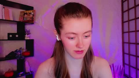 Snapshot of kate_cuddle chatting on December 18, 2:10 am Kate online show from December 18, 2:10 am