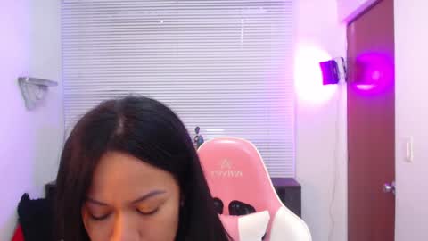 Snapshot of kate_owenns chatting on December 5, 12:00 pm Kate online show from December 5, 12:00 pm