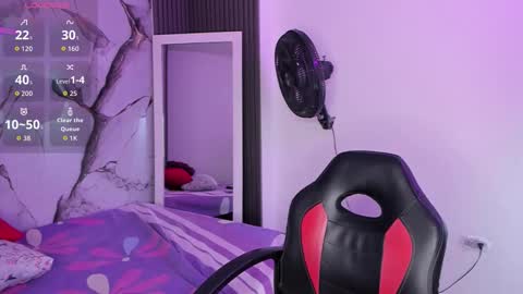 KateMoorex online show from December 18, 12:32 pm