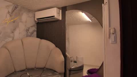 Im Katherine but call me Kate  online show from March 18, 12:10 pm