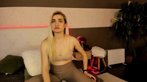 KateOwyns online show from January 14, 1:17 pm