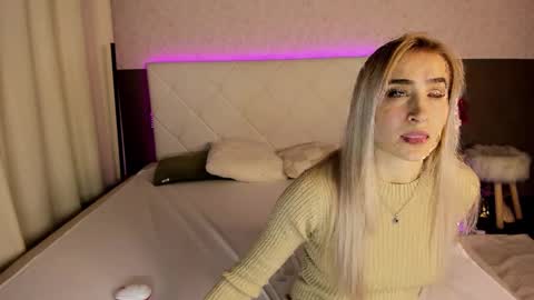 KateOwyns online show from December 8, 1:14 pm