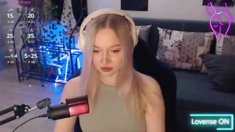 Snapshot of katerinaxvold chatting on October 18, 8:32 pm Lisa online show from October 18, 8:32 pm