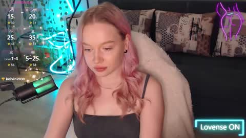 Snapshot of katerinaxvold chatting on October 3, 12:43 pm Lisa online show from October 3, 12:43 pm