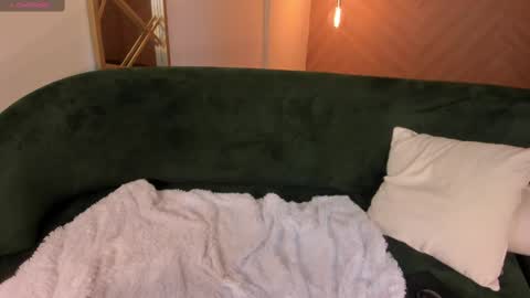 Snapshot of katesunder chatting on February 10, 1:24 am K A T E online show from February 10, 1:24 am