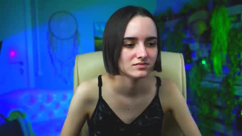 katewillows online show from March 29, 8:46 am