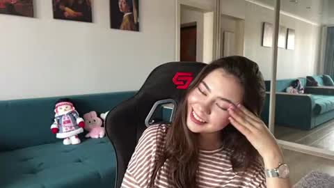 Elle online show from July 14, 10:21 am