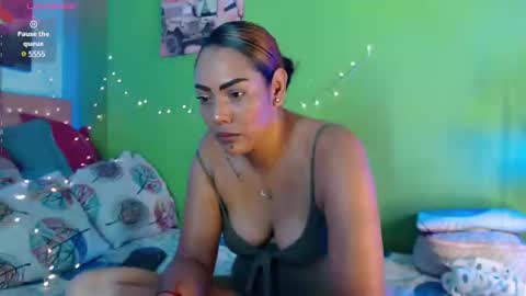 Snapshot of katherincastillo chatting on March 4, 5:53 am katherin online show from March 4, 5:53 am