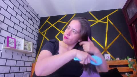 Paola online show from December 18, 1:02 pm