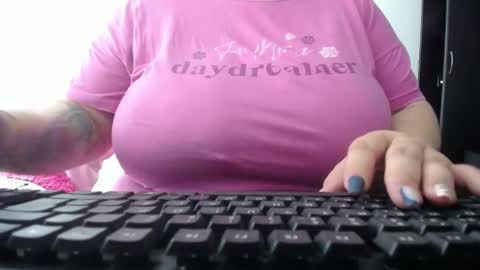 Snapshot of kathybigboobsbbw_ chatting on December 20, 2:16 pm KathyWelcome my rooomLovense is active my orgasms in your handsGive me more pleasure a PVT is open PVT online show from December 20, 2:16 pm