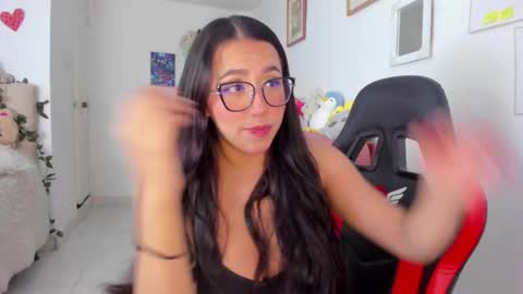 Snapshot of katie_bell_ chatting on September 12, 2:23 am katie_bell_ online show from September 12, 2:23 am