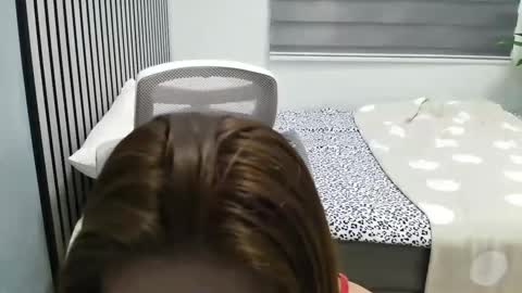 Snapshot of katiefrox_ chatting on December 8, 12:08 pm katiefrox online show from December 8, 12:08 pm