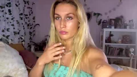 Katie online show from December 30, 9:16 am