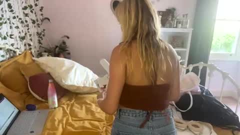 Katie online show from December 22, 4:50 am