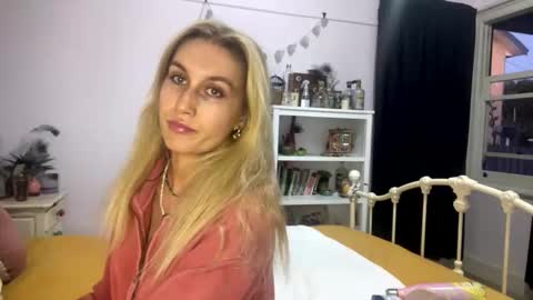 Katie online show from December 17, 10:01 am