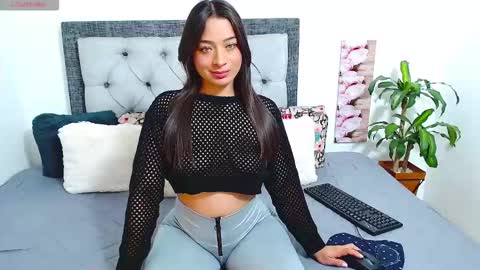 Snapshot of katikloving chatting on September 16, 1:02 am Follow Instagram katikloving online show from September 16, 1:02 am