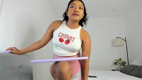 Follow me on instagram and twitter as correaktnees online show from October 12, 8:06 am