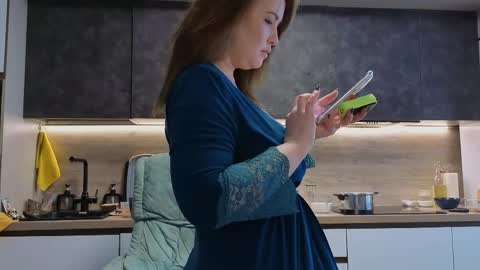 katniss_k online show from April 22, 7:49 am