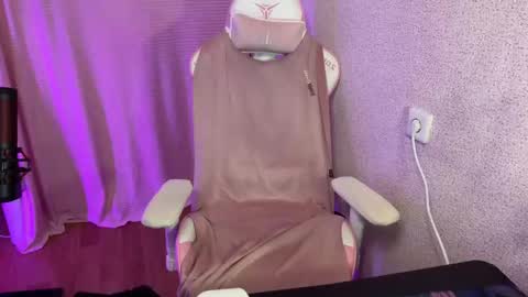 Snapshot of katrin_kristal chatting on October 13, 3:58 pm   naked in pvt show 100 tk online show from October 13, 3:58 pm