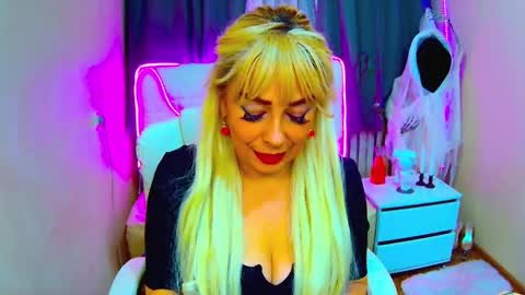 Snapshot of katrinacharm chatting on October 10, 1:05 pm katrinacharm online show from October 10, 1:05 pm