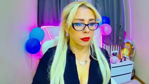 Snapshot of katrinacharm chatting on September 22, 6:12 am katrinacharm online show from September 22, 6:12 am