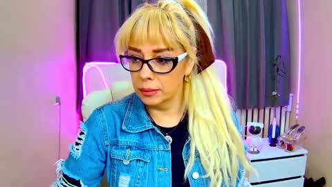 Snapshot of katrinacharm chatting on September 15, 6:00 am katrinacharm online show from September 15, 6:00 am