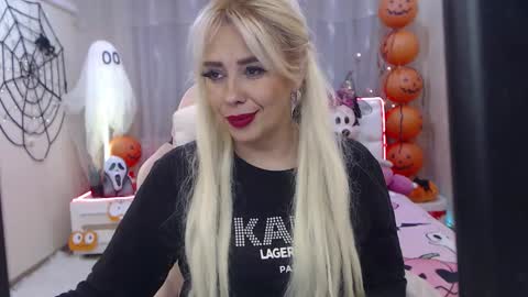 Snapshot of katrinacharm chatting on October 13, 2:09 pm katrinacharm online show from October 13, 2:09 pm