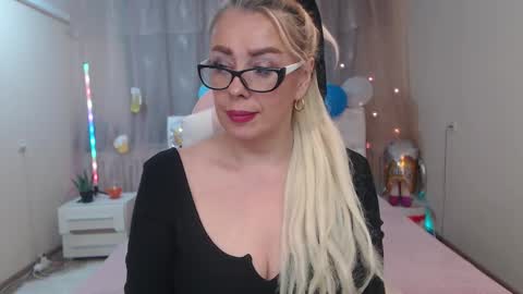 Snapshot of katrinacharm chatting on October 8, 12:42 pm katrinacharm online show from October 8, 12:42 pm