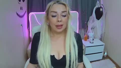 Snapshot of katrinacharm chatting on October 11, 1:25 pm katrinacharm online show from October 11, 1:25 pm