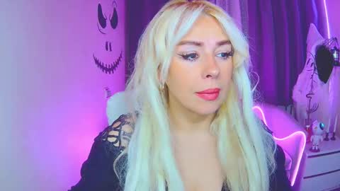 Snapshot of katrinacharm chatting on November 1, 7:12 am katrinacharm online show from November 1, 7:12 am